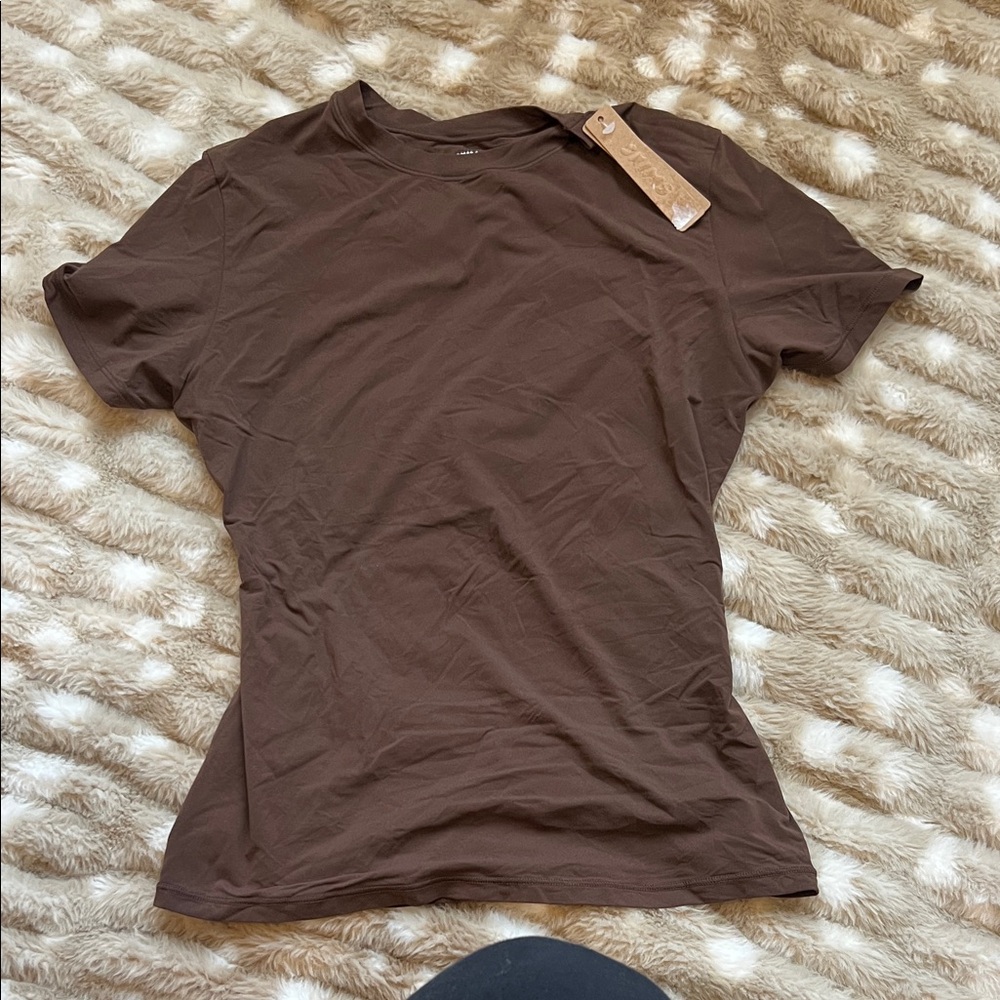 Skims Fits Eveybody Short Sleeve T-Shirt in Cocoa